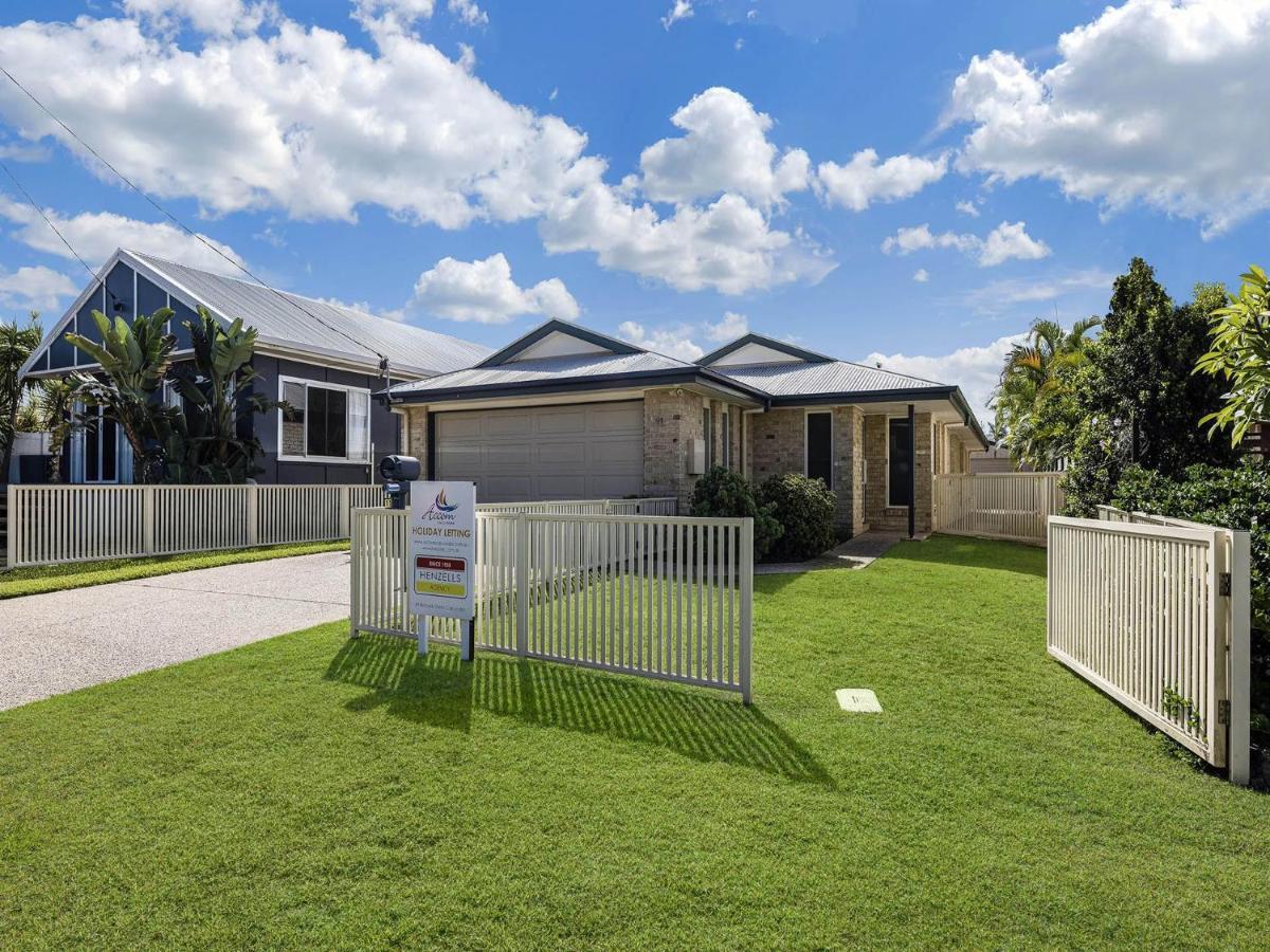 11 Wills Avenue Golden Beach Qld Villa Exterior photo